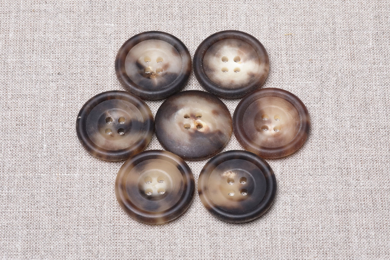 40L Dull Horn Buttons - The Lining Company