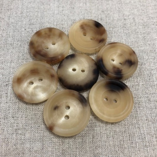 35L Dull Horn Buttons - The Lining Company