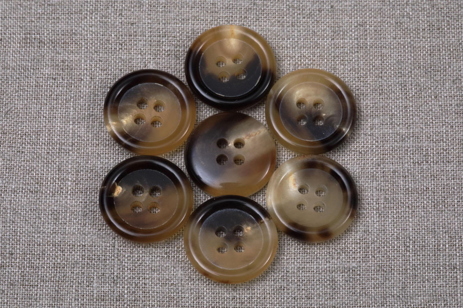 30L Polished Horn Buttons - The Lining Company