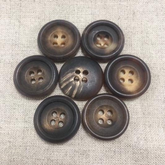 30L Dull Horn Buttons - The Lining Company