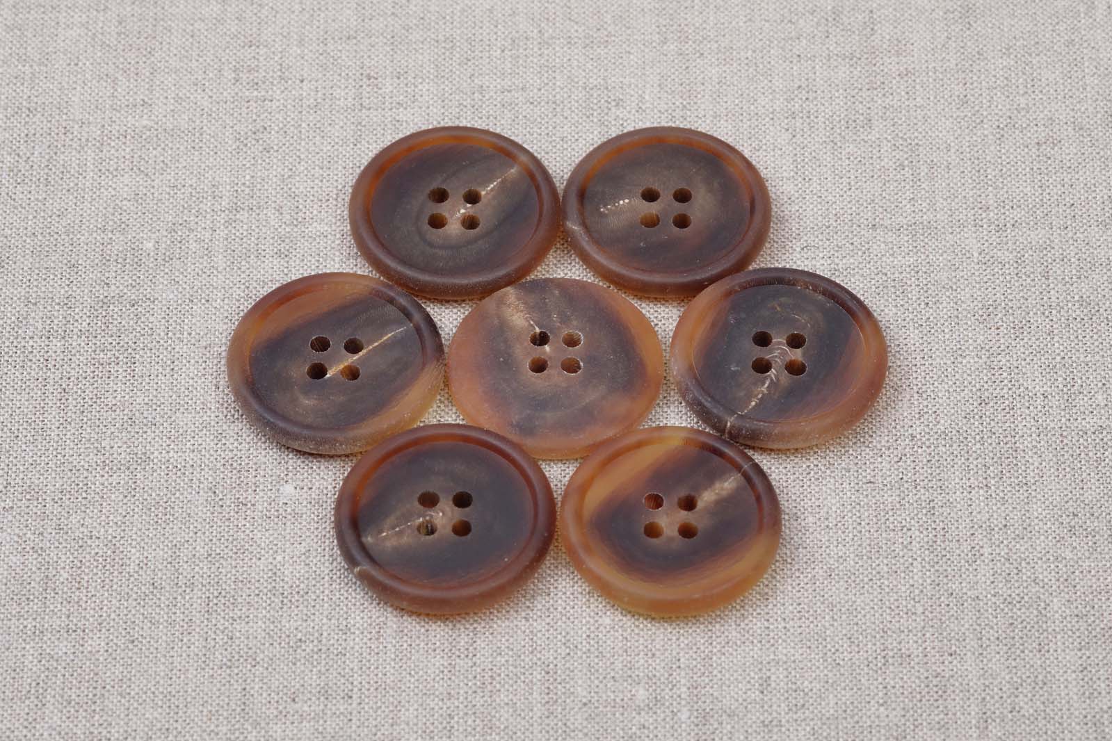 40L Dull Horn Buttons - The Lining Company